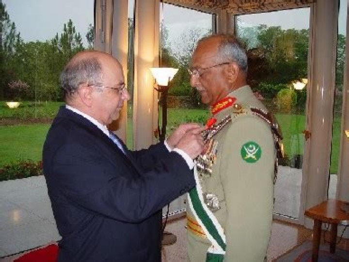 Ahsan Saleem Hayat Biography, Age, Height, Wife, Net Worth and Family