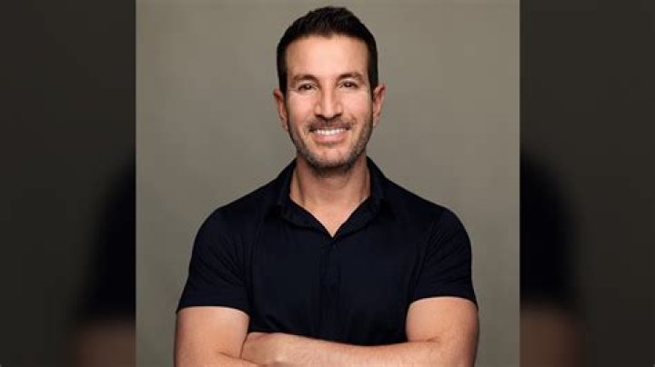 Alex Michaelides Biography, Age, Height, Wife, Net Worth, Family