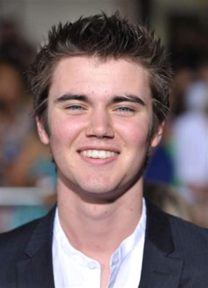 Cameron Bright Biography, Age, Height, Wife, Net Worth, Family