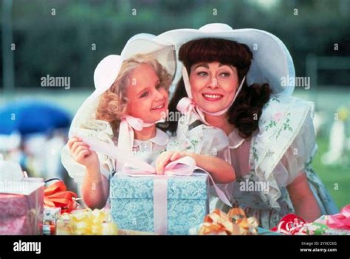 Christina Crawford biografía, edad, altura, esposa, net worth, familia