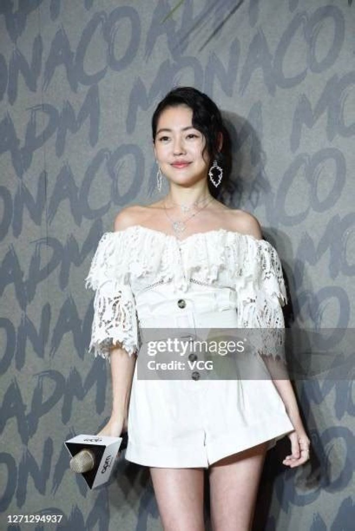 Dee Hsu Biography, Age, Height, Husband, Net Worth, Family