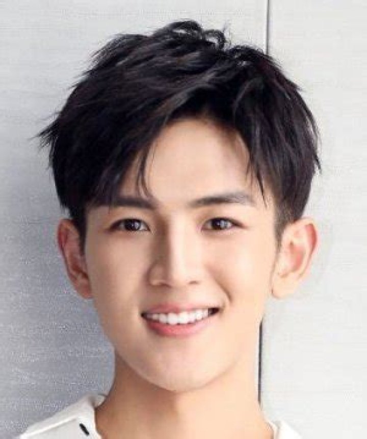 Fan Jin Wei Biography, Age, Height, Wife, Net Worth, Family