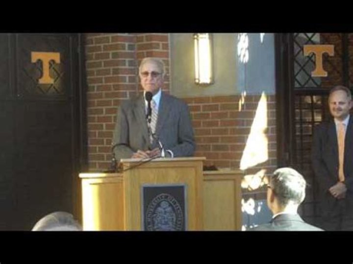 Hank Lauricella Biography, Age, Height, Wife, Net Worth and Family