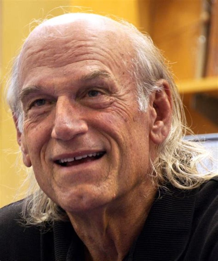 Jesse Ventura Biography, Age, Height, Wife, Net Worth, Family