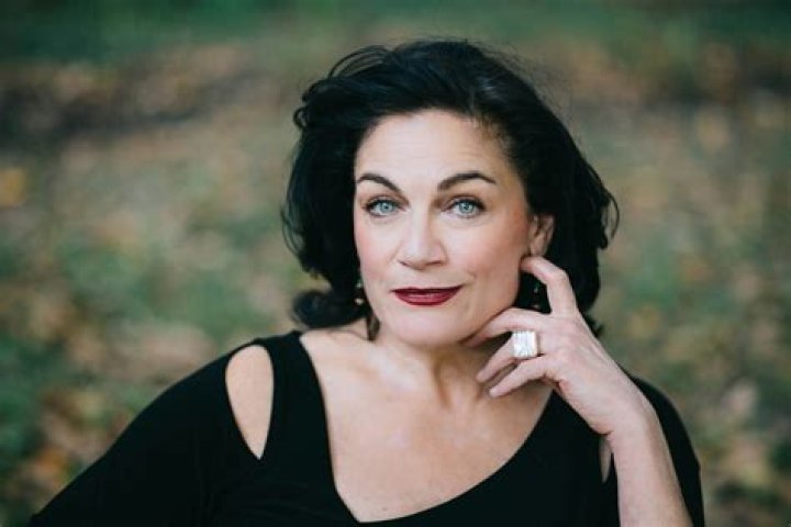 Kallen Esperian Biography, Age, Height, Husband, Net Worth, Family