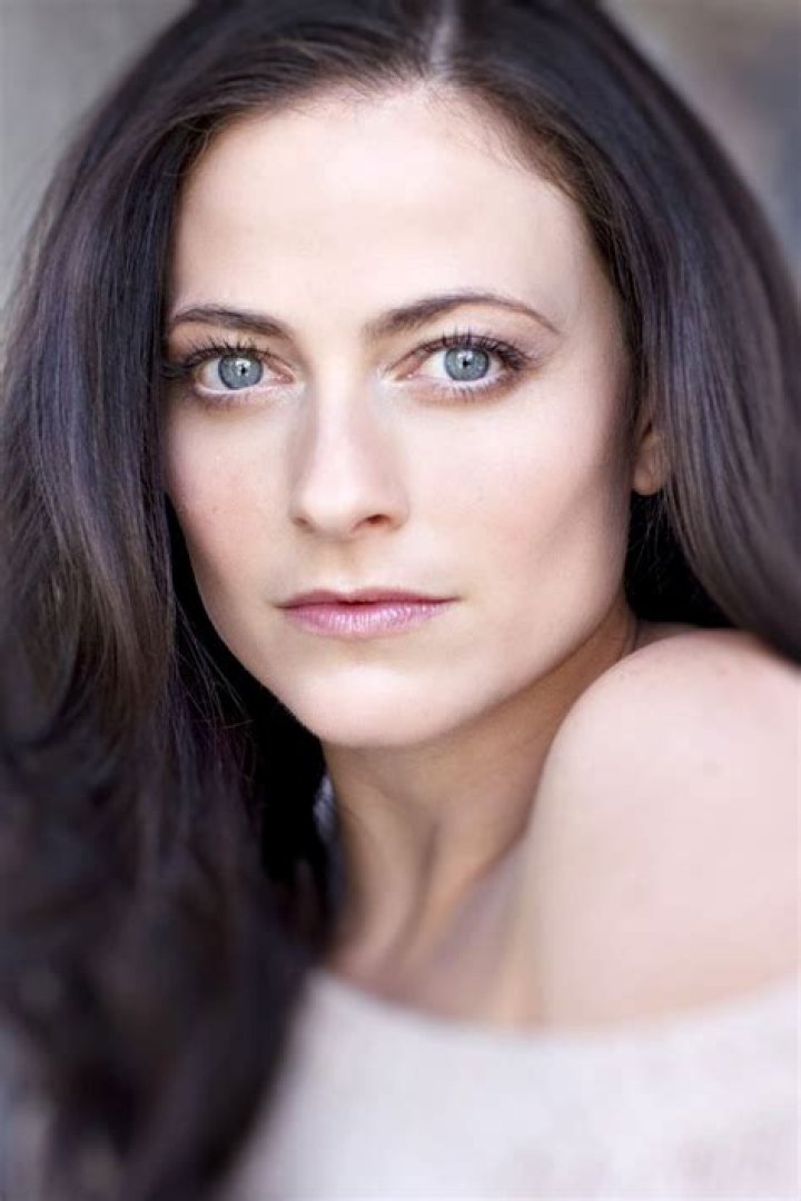 Lara Pulver Biography, Age, Height, Husband, Net Worth, Family