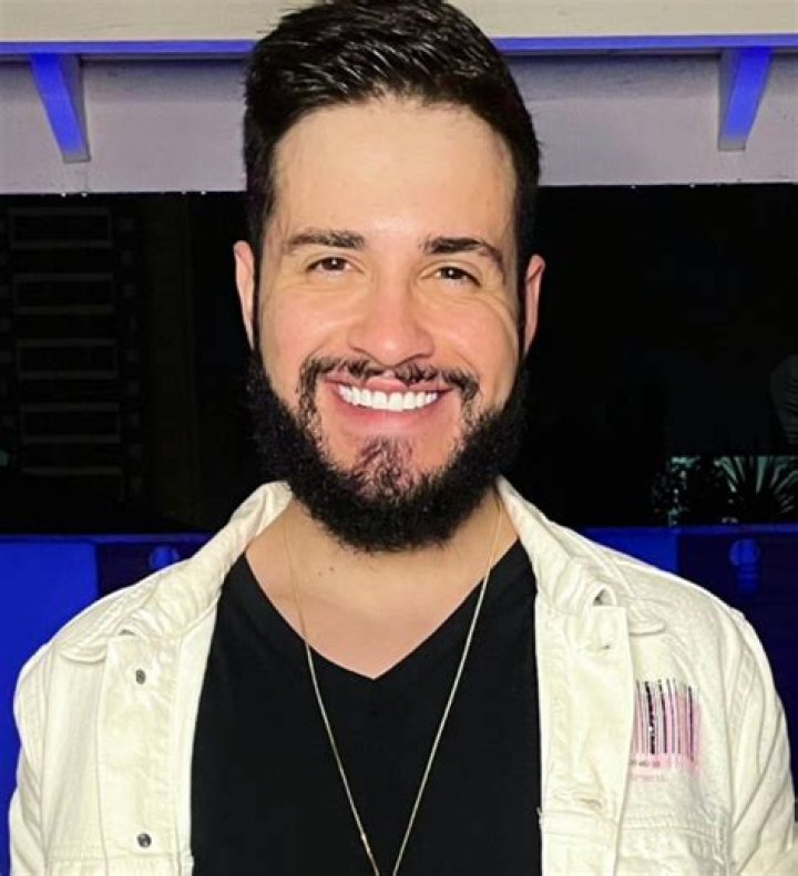 Luis Fernando Torres biografía, edad, altura, esposo, net worth, familia