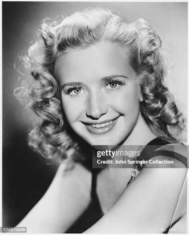 Priscilla Lane biografía, edad, altura, esposa, net worth, familia