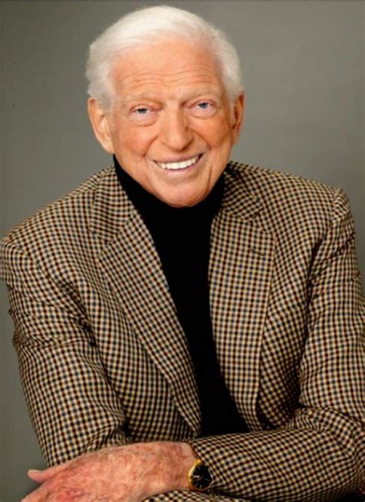 Sidney Sheldon biografía, edad, altura, esposo, net worth, familia