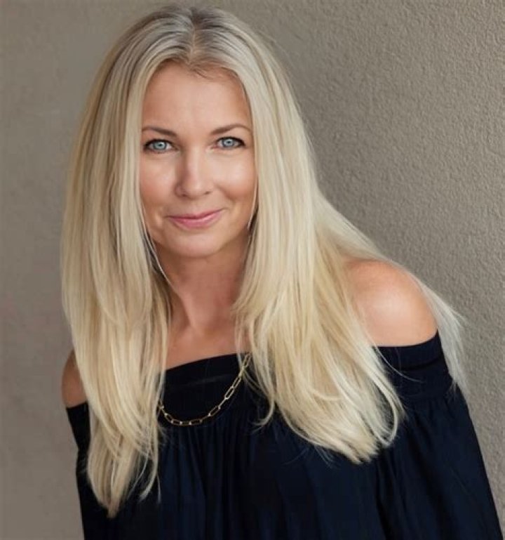 Toni Hudson Biography, Age, Height, Husband, Net Worth, Family