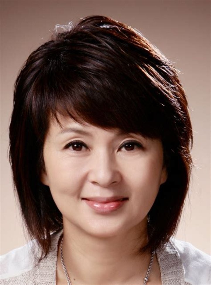 Yu Ji-in Biography, Age, Height, Husband, Net Worth, Family